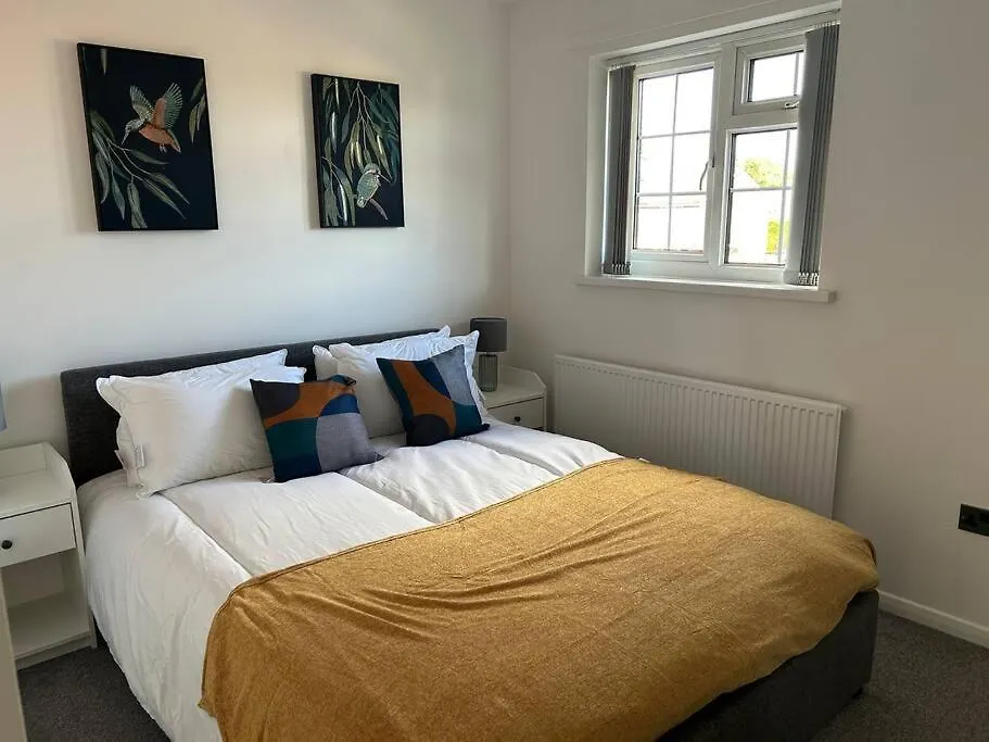 Cosy 3 Bed House Walking Distance To Principality Stadium Cardiff Bay And Centre With Parking United Kingdom