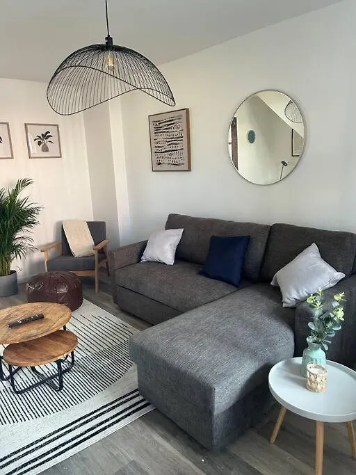 Apartment Cosy 3 Bed House Walking Distance To Principality Stadium Cardiff Bay And Centre With Parking