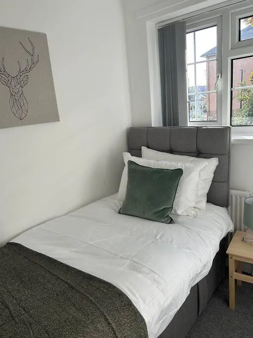 Apartment Cosy 3 Bed House Walking Distance To Principality Stadium Cardiff Bay And Centre With Parking