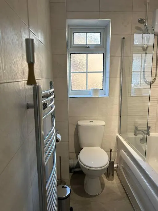 Cosy 3 Bed House Walking Distance To Principality Stadium Cardiff Bay And Centre With Parking Apartment